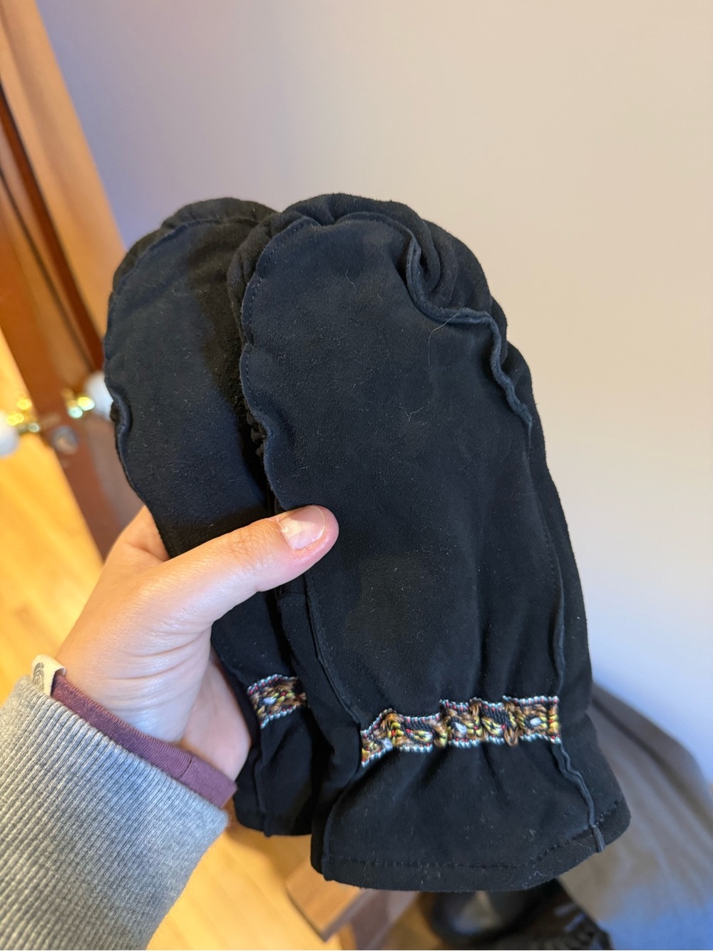 Black Women's Mittens with Decorative Elastic Trim